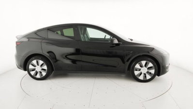 Tesla Model Y Long Range awd (8)