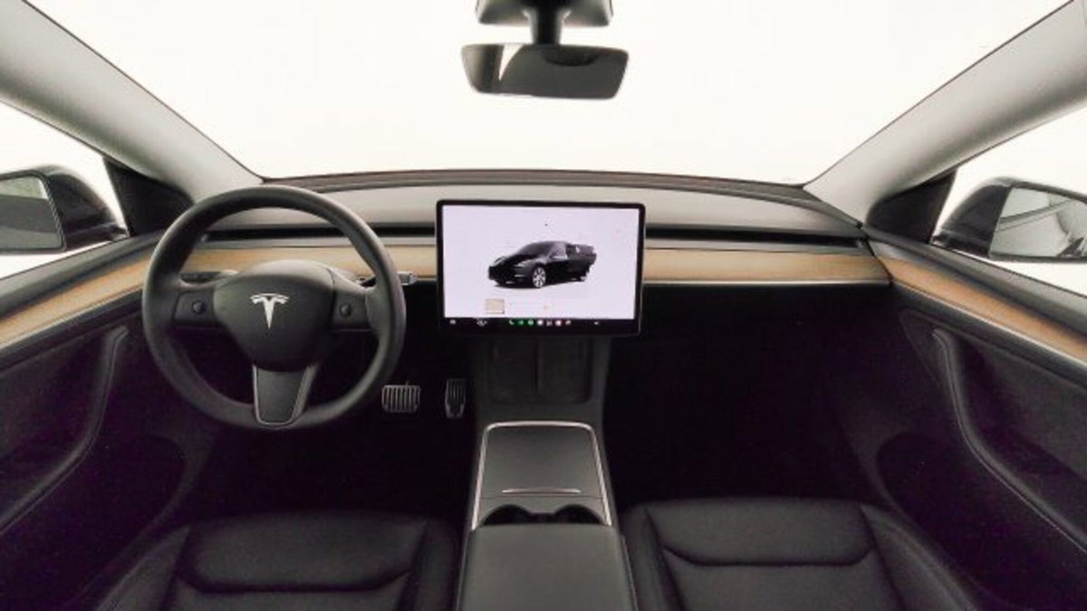 Tesla Model Y Long Range awd (9)