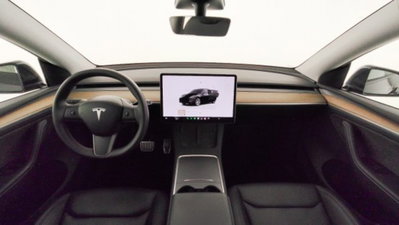 Tesla Model Y Long Range awd (9)