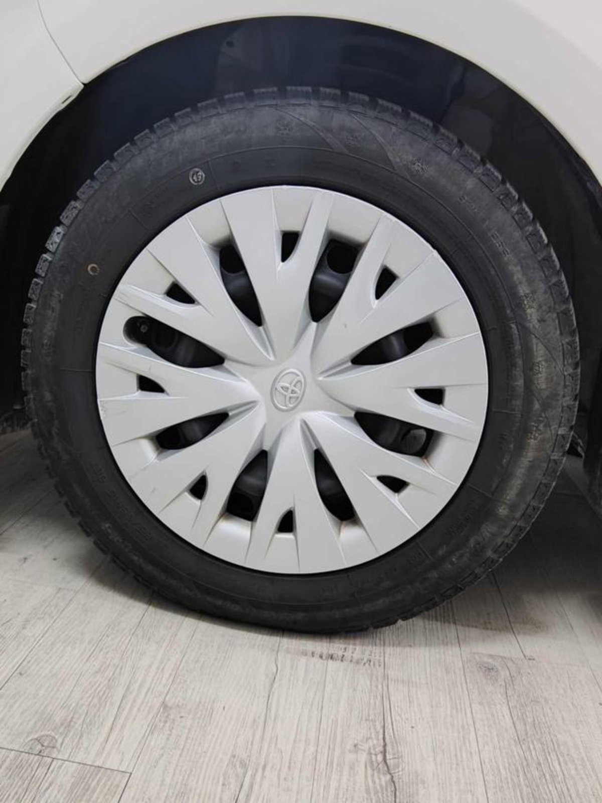 Toyota Yaris 1.0 5 porte Trend (4)