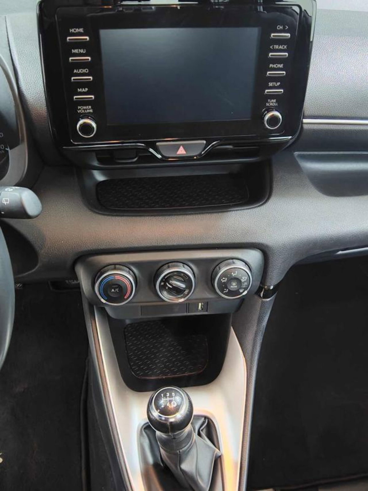 Toyota Yaris 1.0 5 porte Trend (6)