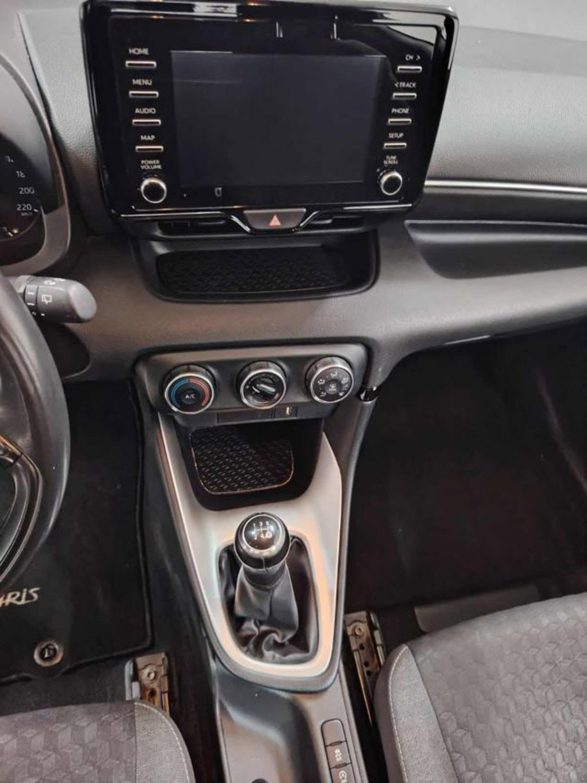 Toyota Yaris 1.0 5 porte Trend (6)