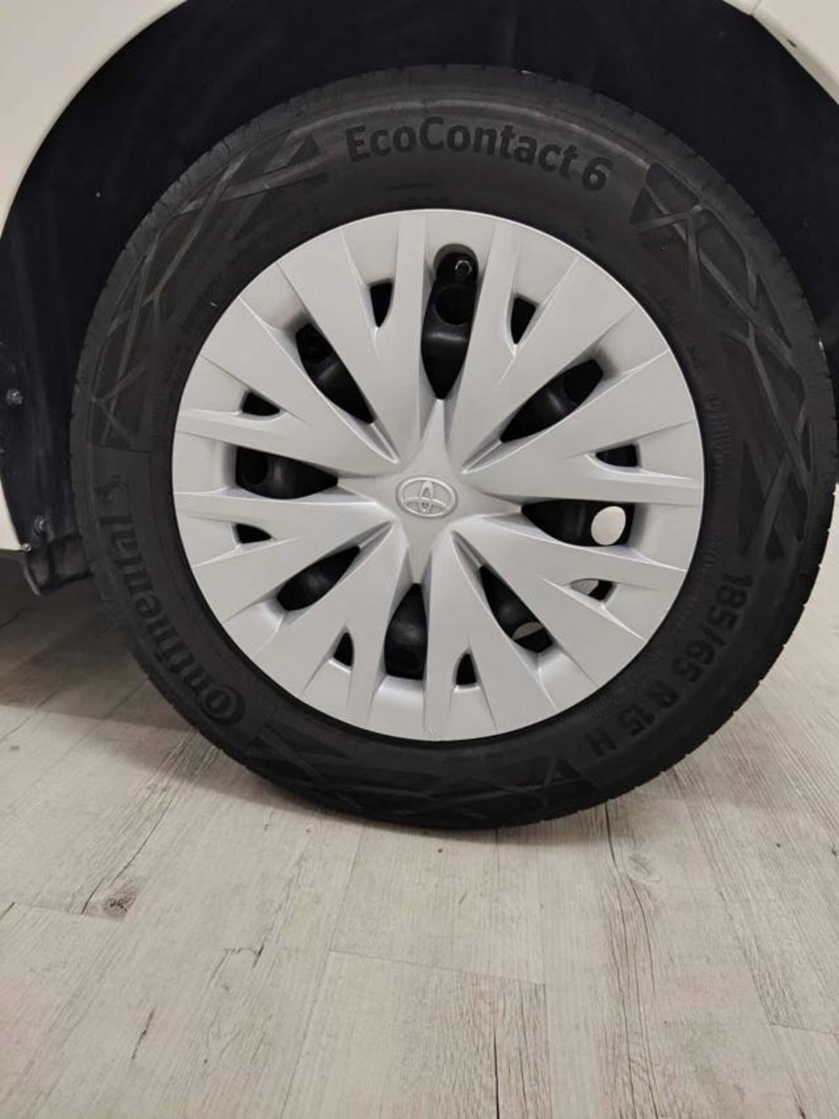 Toyota Yaris 1.0 5 porte Trend (8)