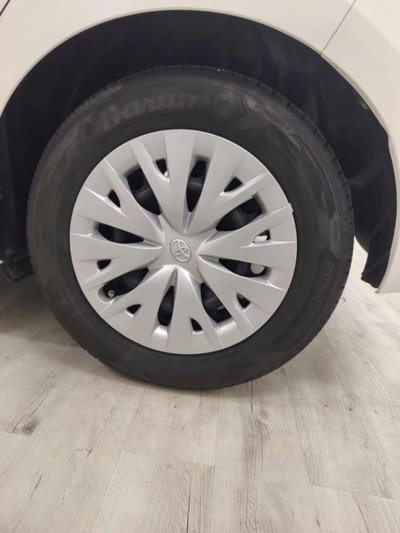 Toyota Yaris 1.0 5 porte Trend (5)