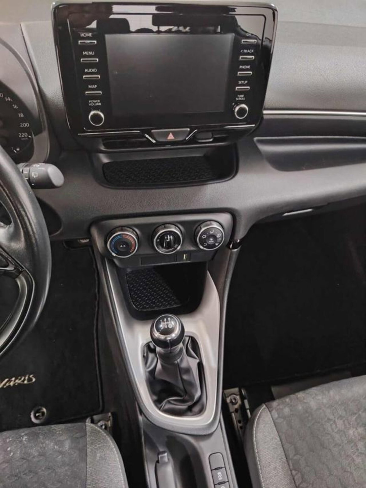 Toyota Yaris 1.0 5 porte Trend (6)