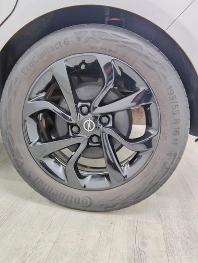 Opel Corsa 1.4 5 porte Advance (8)