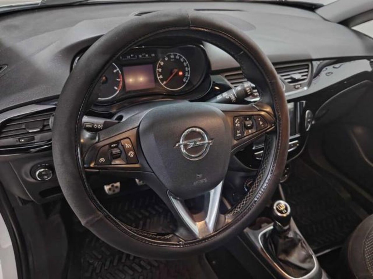 Opel Corsa 1.2 5 porte Black Edition (4)