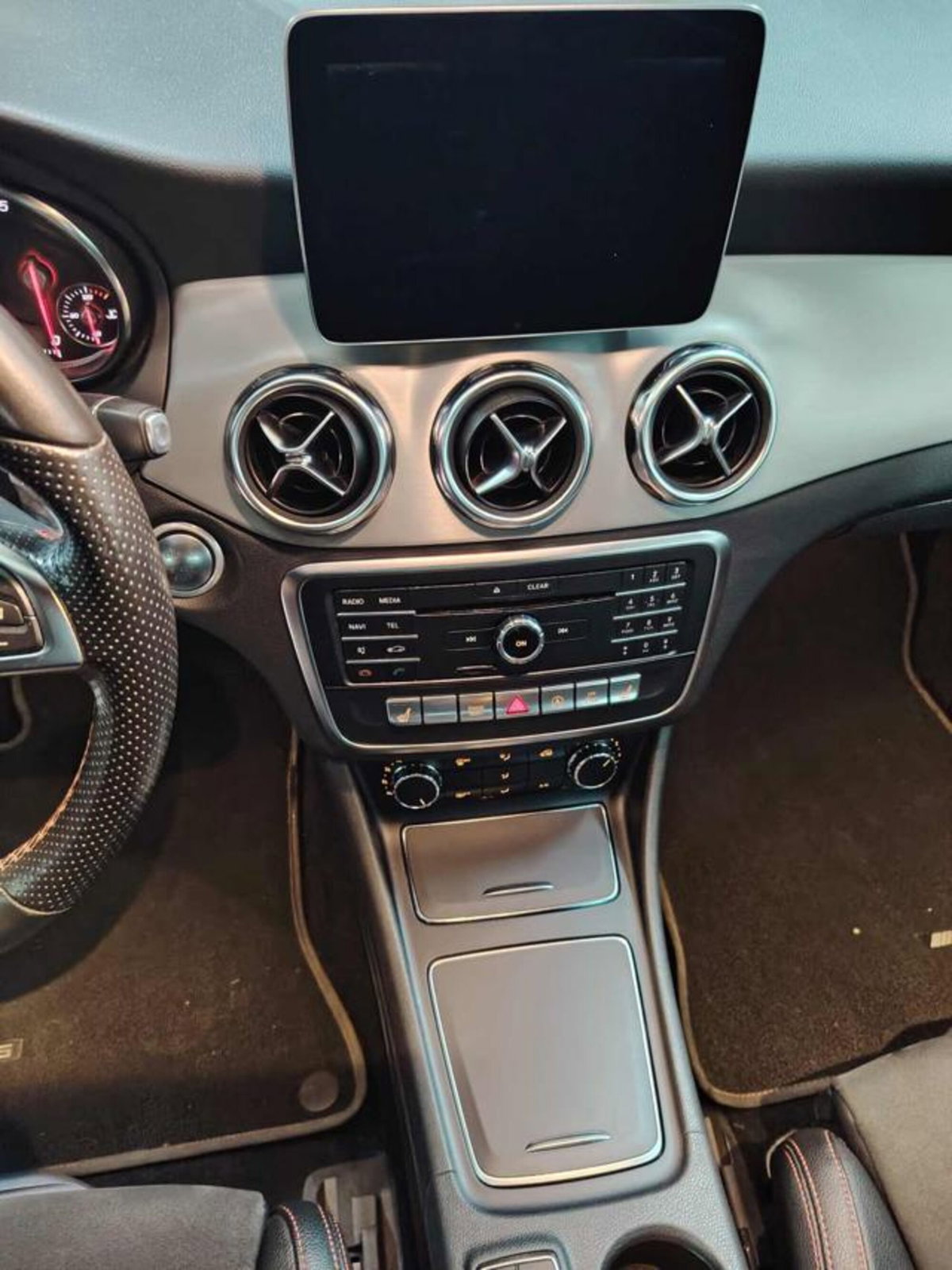Mercedes-Benz GLA SUV 180 Sport (6)