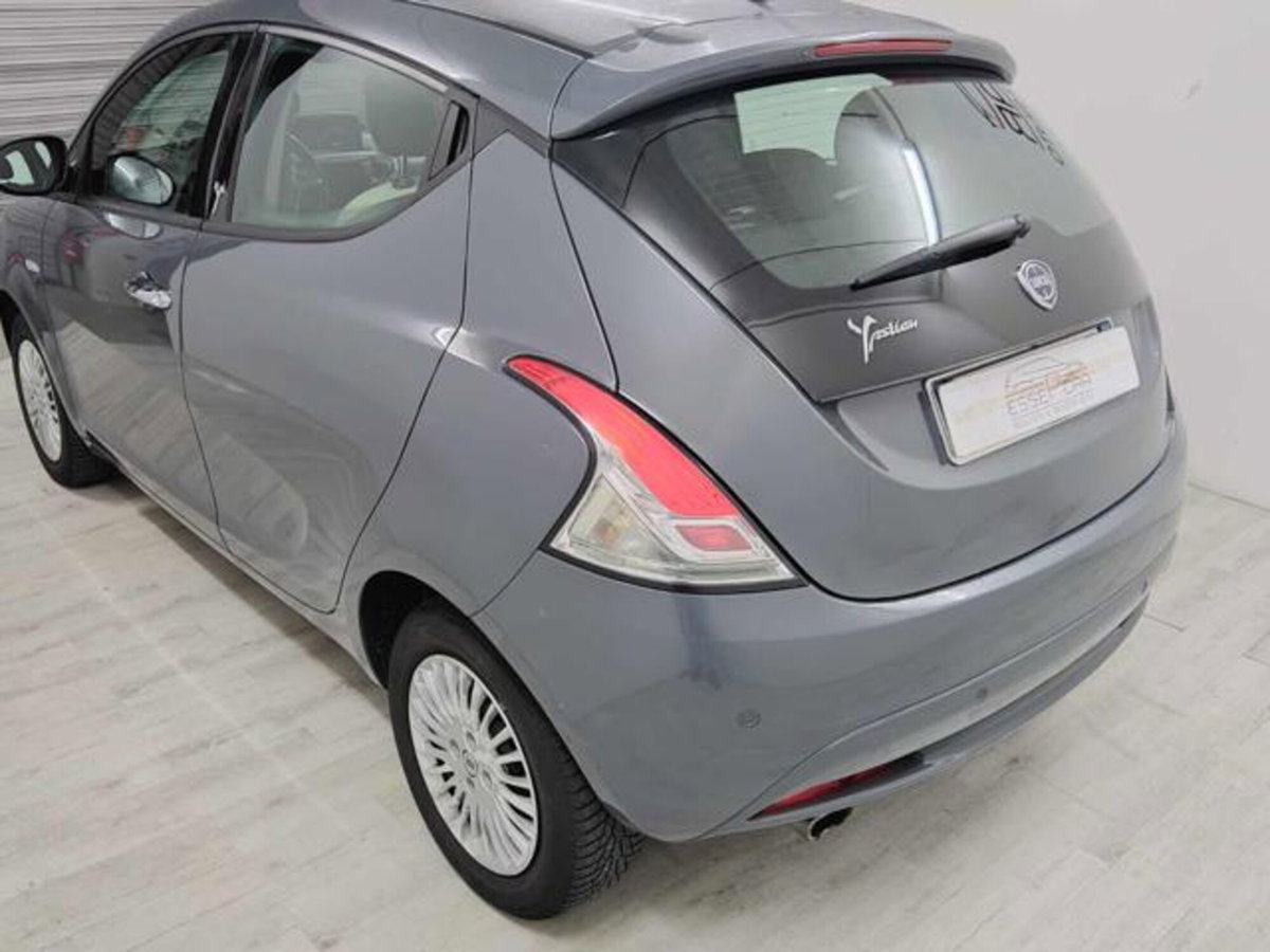 Lancia Ypsilon 1.2 69 CV 5 porte Gold (4)