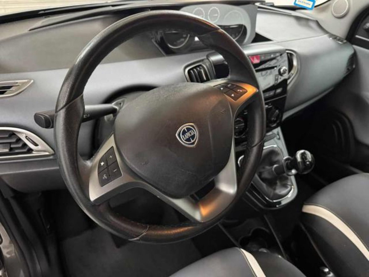 Lancia Ypsilon 1.2 69 CV 5 porte Gold (6)