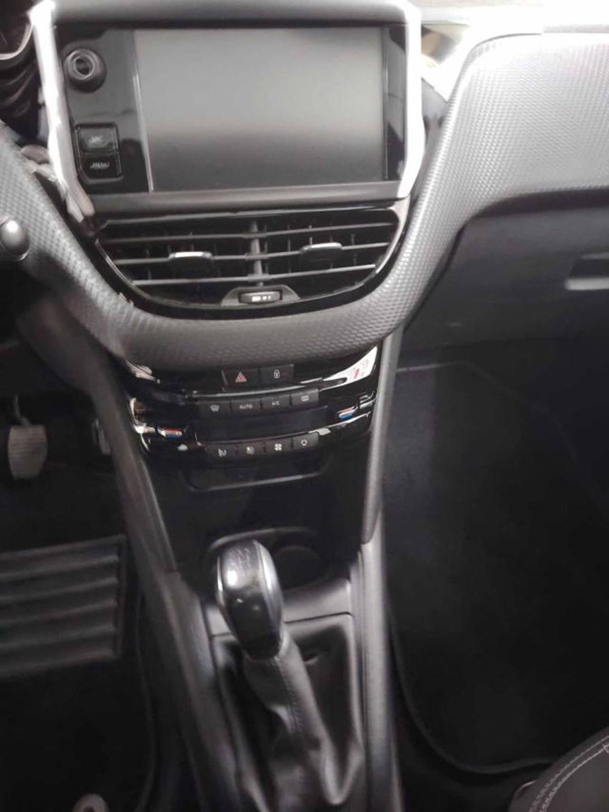 Peugeot 208 75 5 porte Allure (6)
