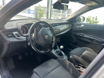 Alfa Romeo Giulietta 1.6 JTDm-2 Distinctive (13)