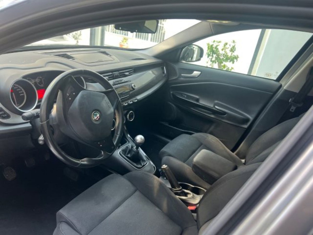 Alfa Romeo Giulietta 1.6 JTDm-2 Distinctive (18)