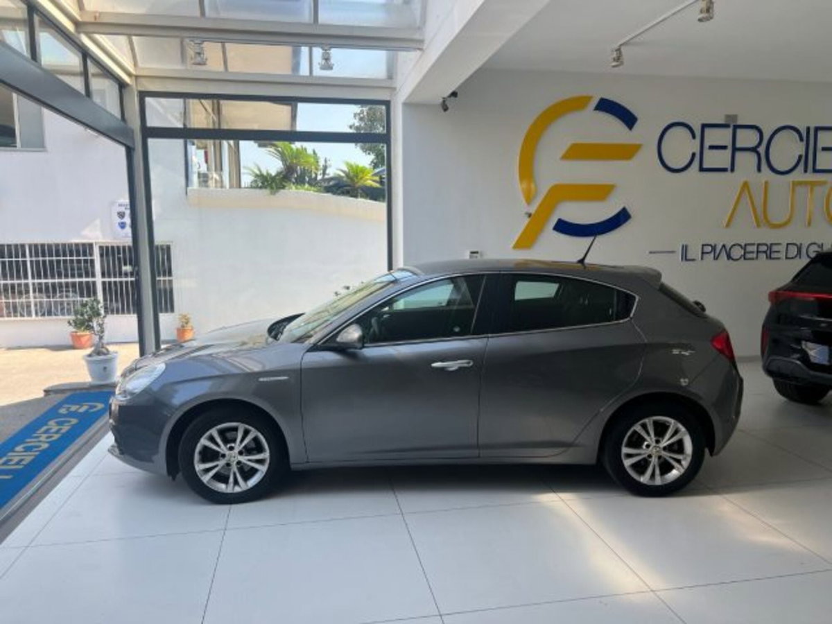 Alfa Romeo Giulietta 1.6 JTDm-2 Distinctive (8)