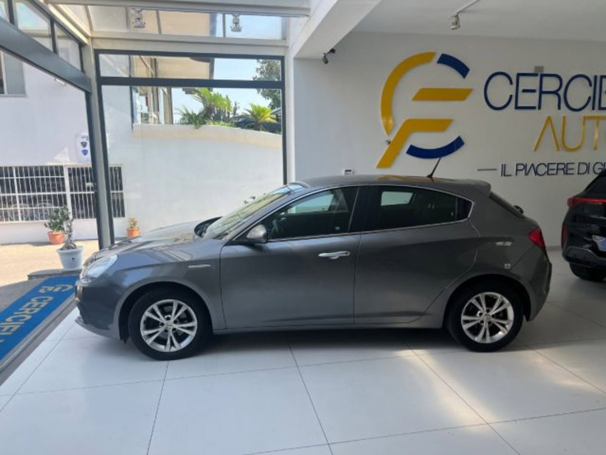Alfa Romeo Giulietta 1.6 JTDm-2 Distinctive (9)