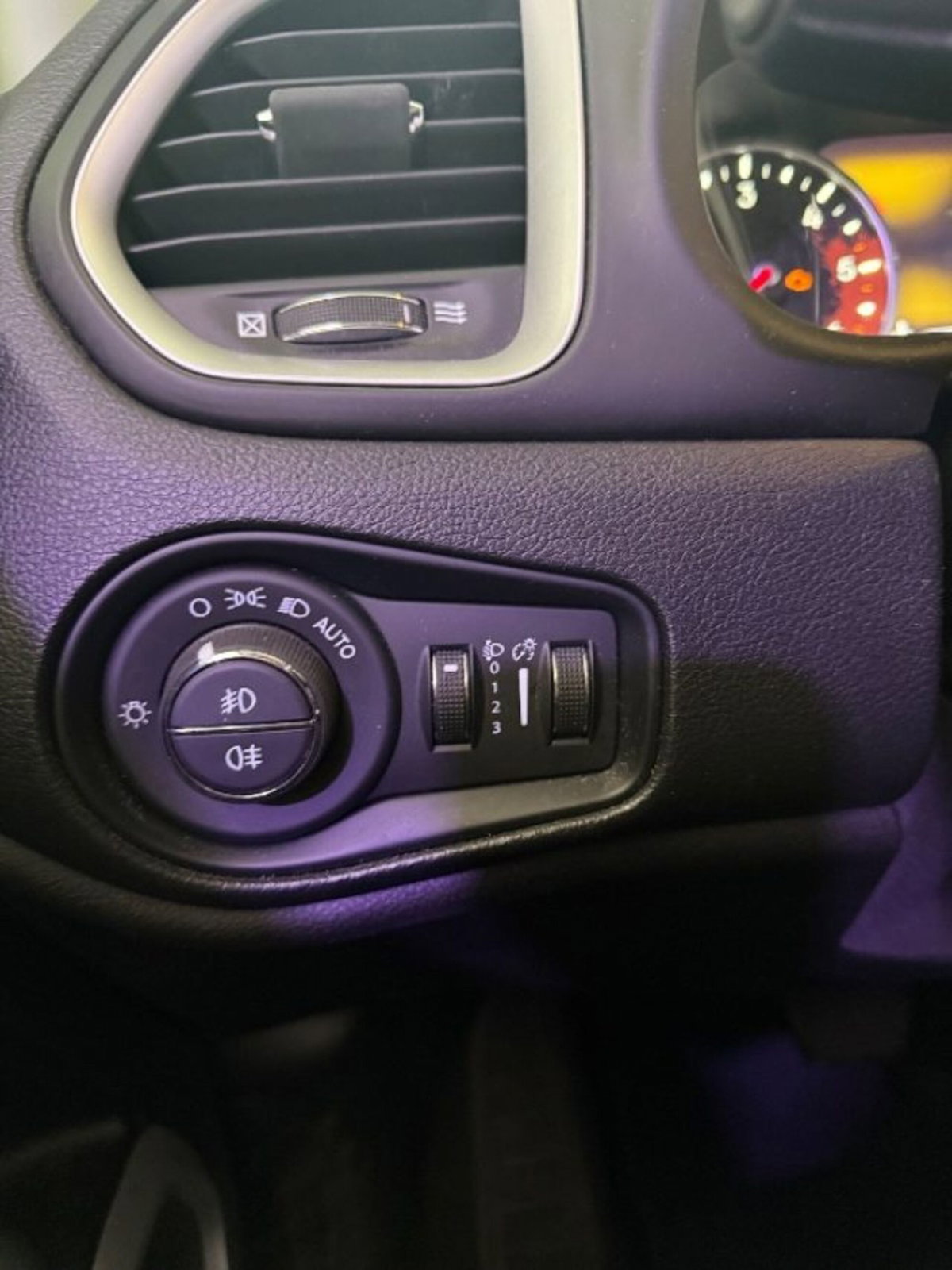 Jeep Renegade 1.6 Mjt DDCT 120 CV Limited (19)