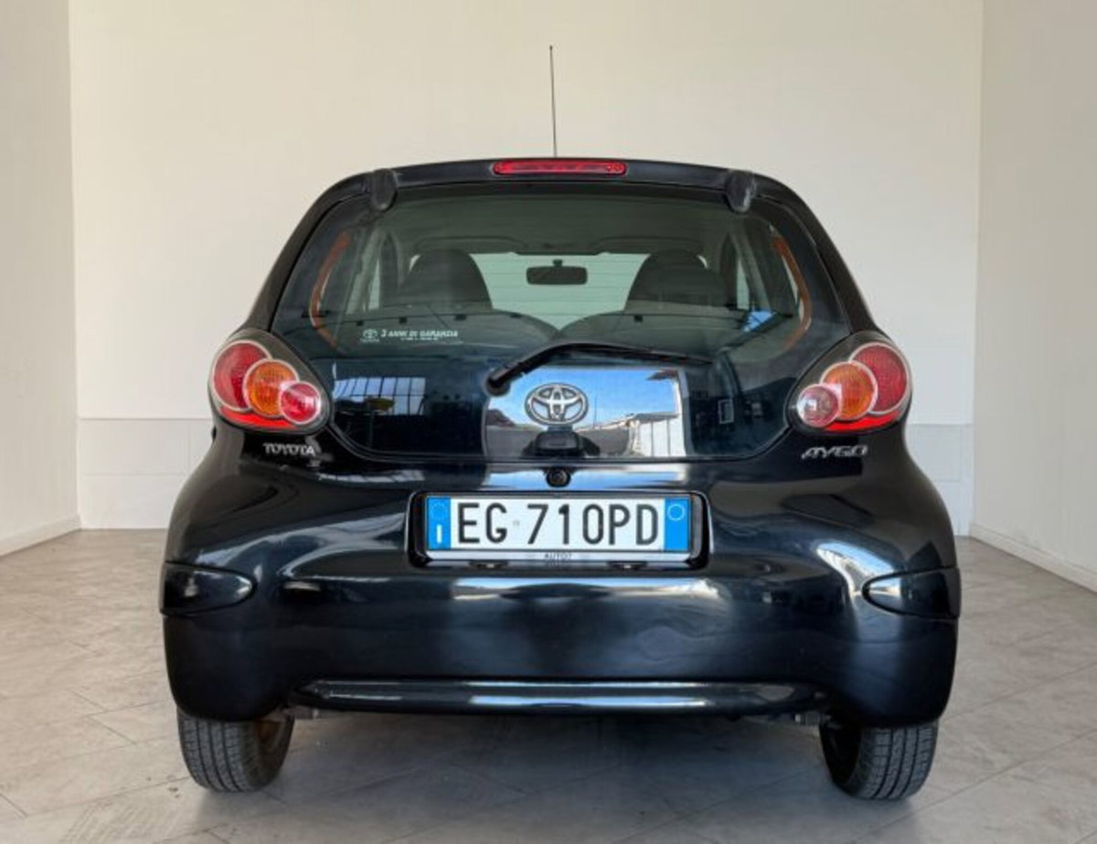 Toyota Aygo 1.0 12V VVT-i 5 porte (4)