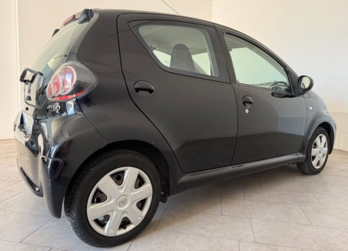 Toyota Aygo 1.0 12V VVT-i 5 porte (5)