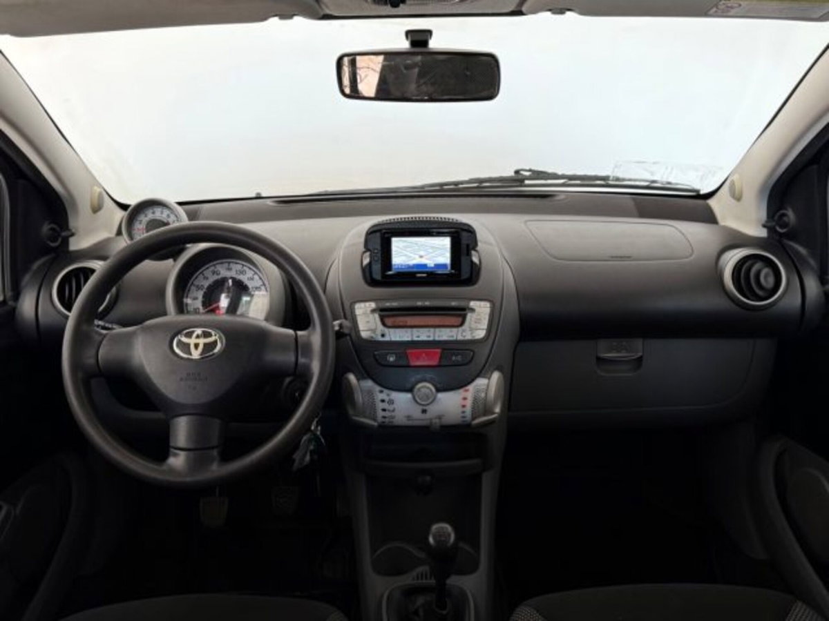 Toyota Aygo 1.0 12V VVT-i 5 porte (9)