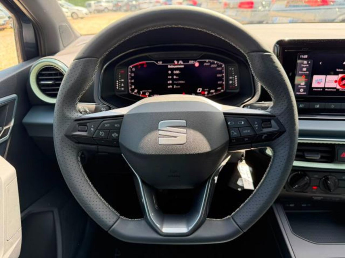 SEAT Arona 1.0 ecotsi Black Edition 115cv dsg (7)