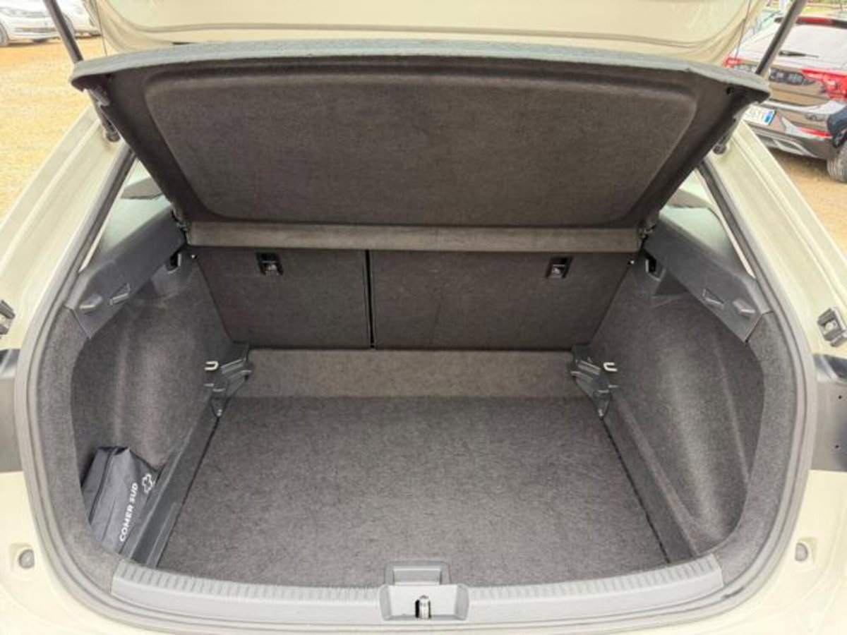 Volkswagen Taigo 1.0 tsi Life 95cv (12)