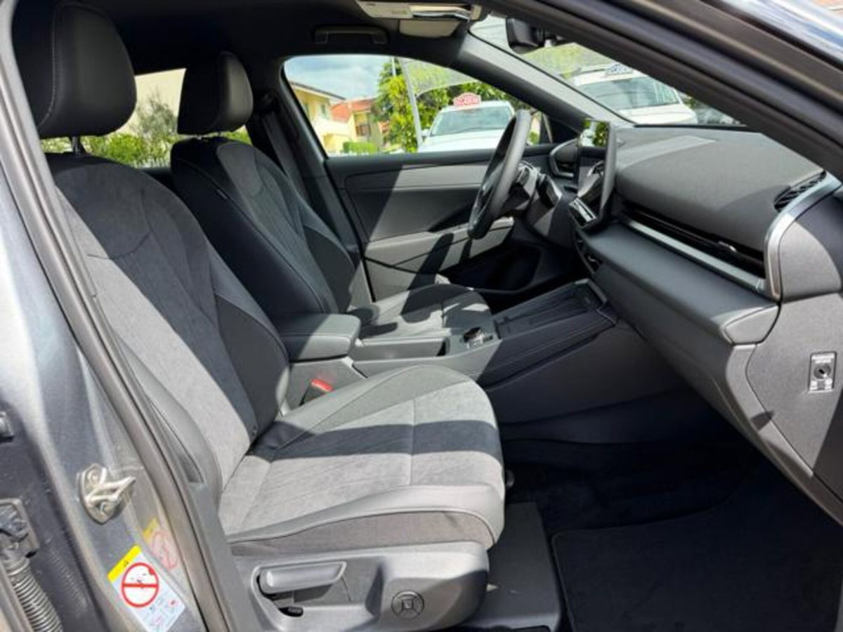 Volkswagen T-Roc 1.5 etsi Style 115cv dsg (6)