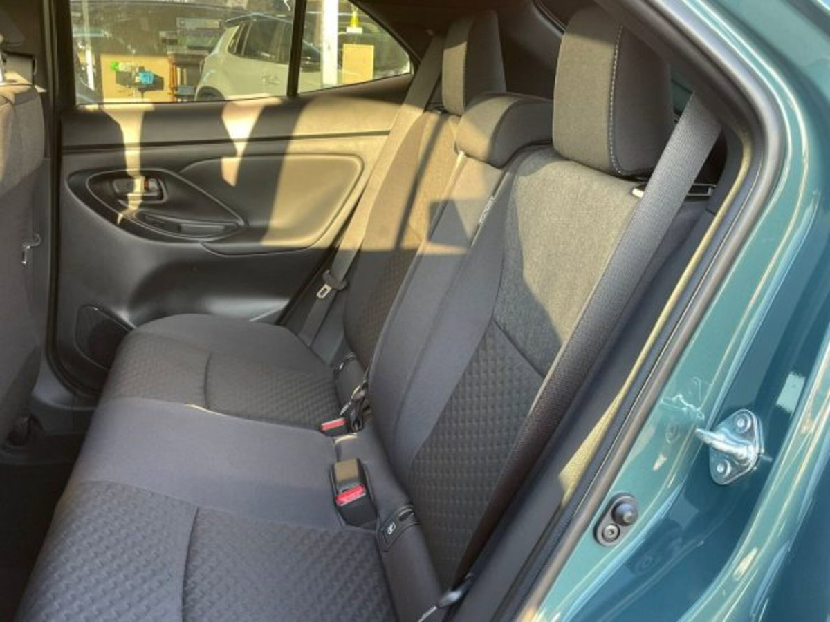 Toyota Yaris Cross 1.5h GR Sport Black Sky fwd 116cv e-cvt (2)