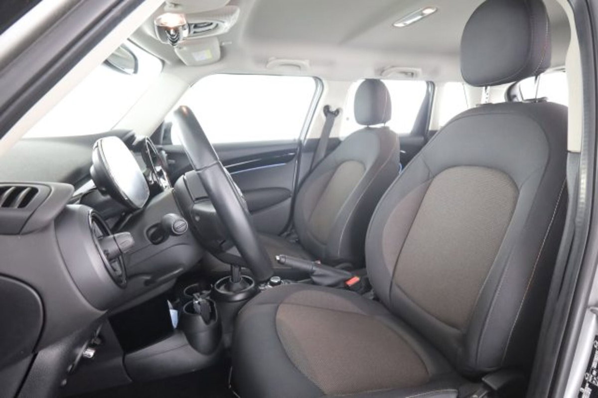 MINI Mini 1.5 Cooper Classic 5 porte (2)