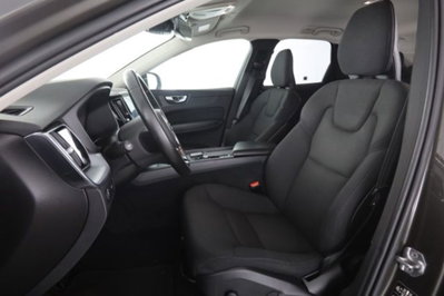 Volvo XC60 B4 (d) AWD Geartronic Business Plus (2)