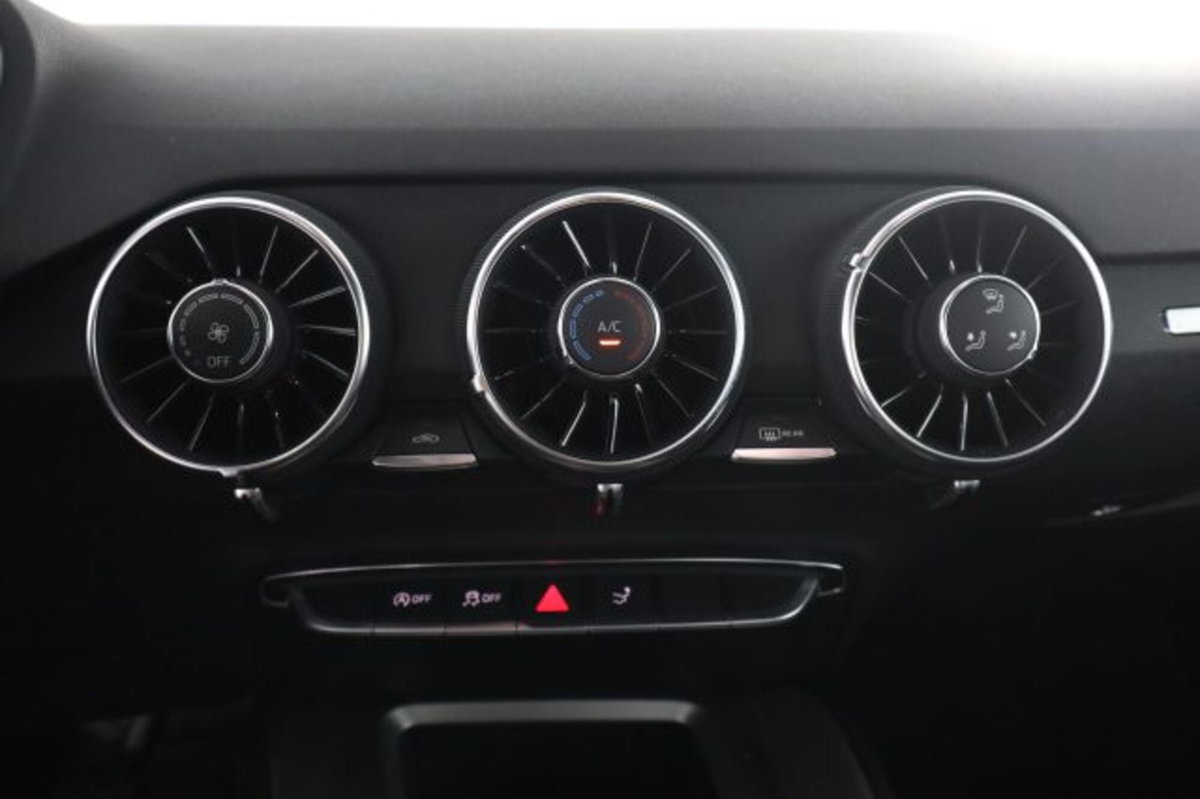 Audi TT Coupé 1.8 TFSI (10)