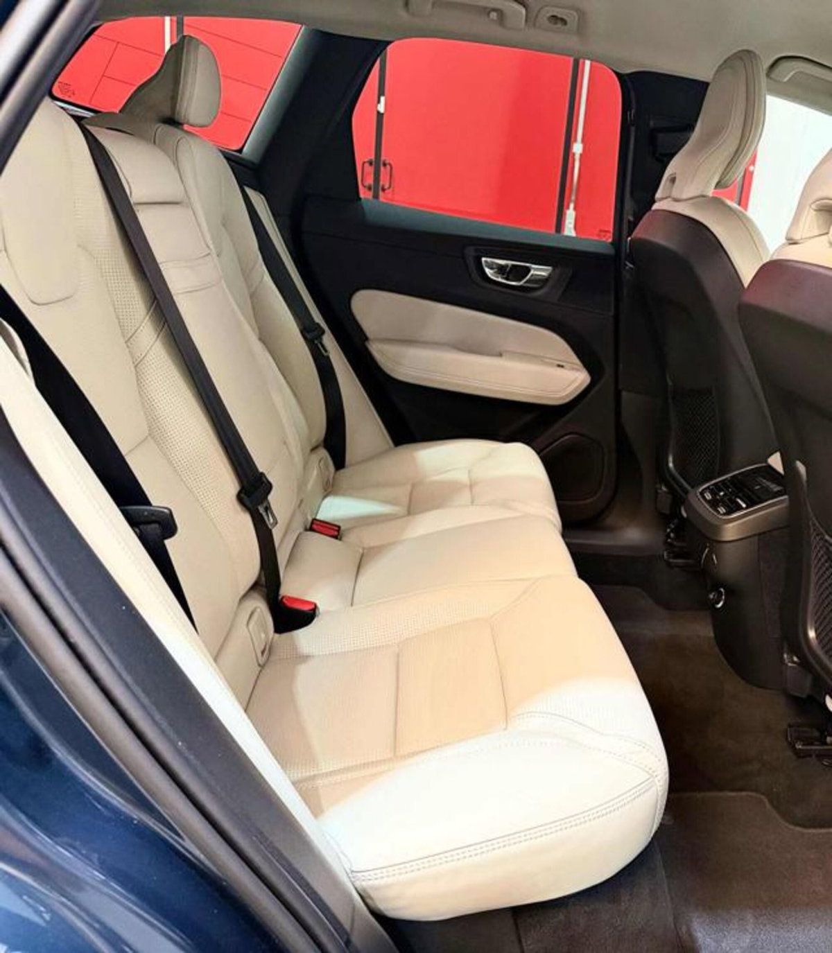 Volvo XC60 D5 AWD Geartronic Inscription (13)