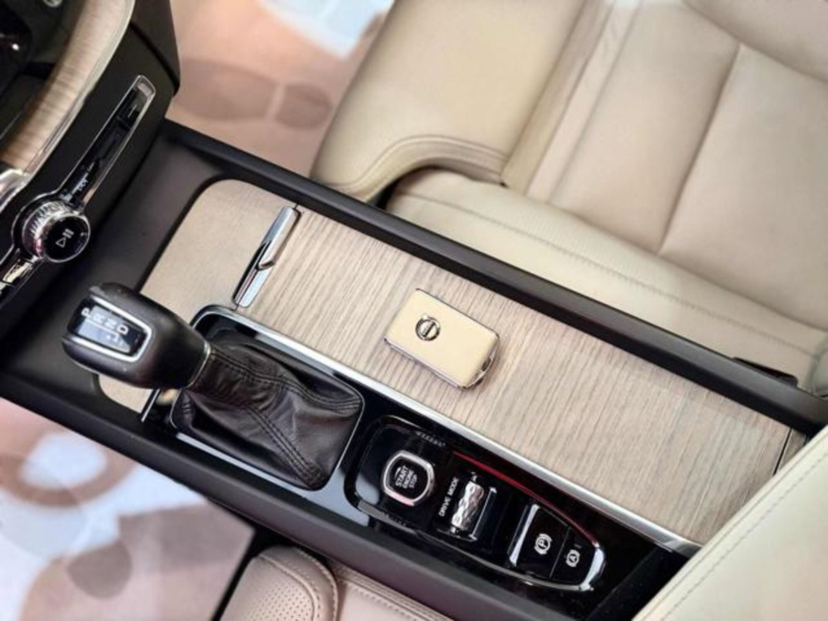 Volvo XC60 D5 AWD Geartronic Inscription (14)