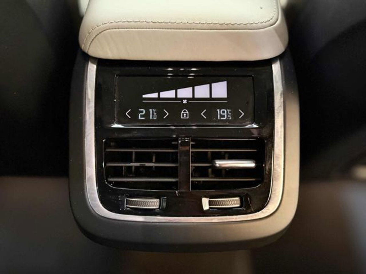 Volvo XC60 D5 AWD Geartronic Inscription (18)
