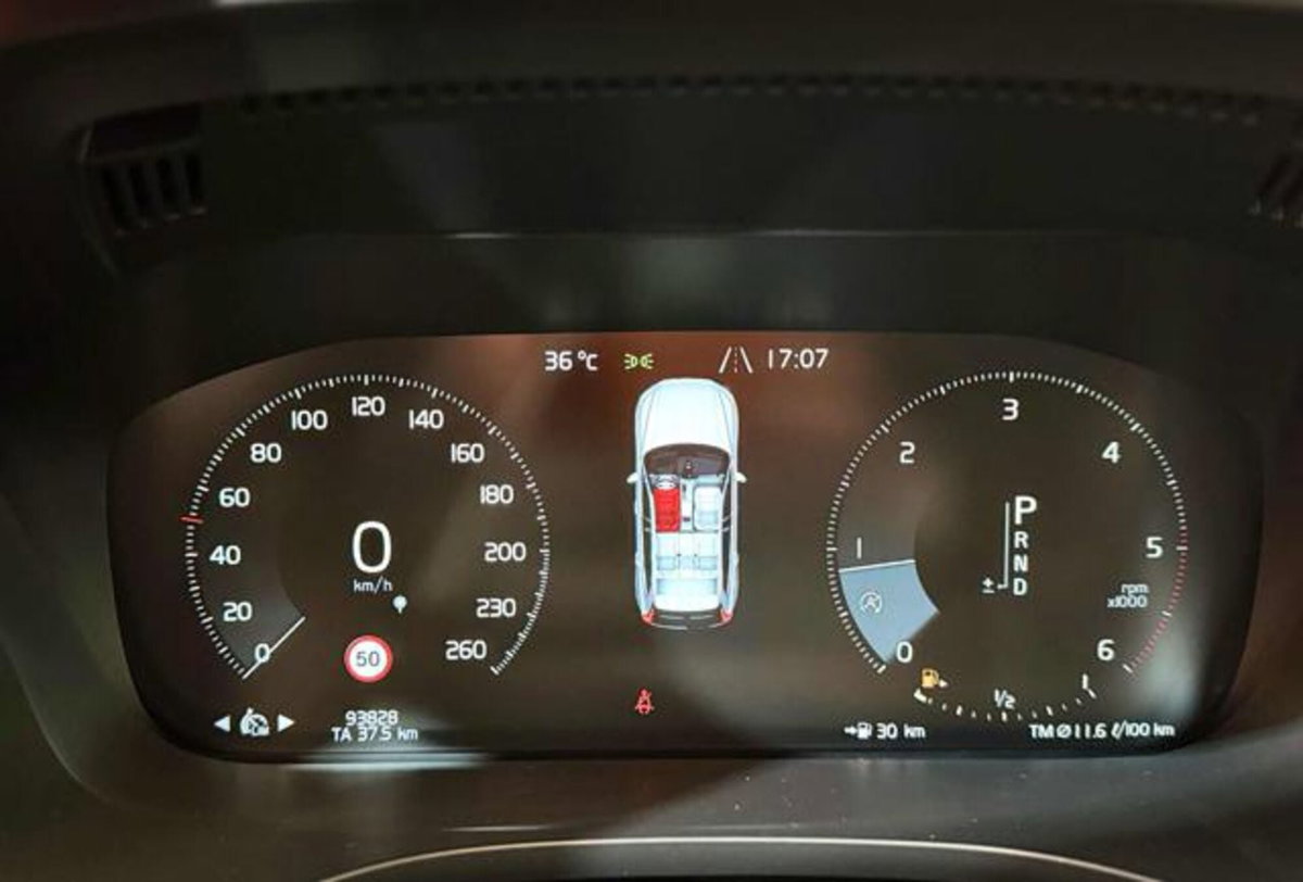 Volvo XC60 D5 AWD Geartronic Inscription (19)
