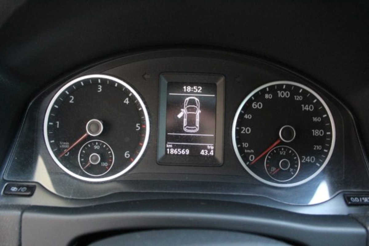 Volkswagen Tiguan 2.0 TDI 110 CV Sport & Style BlueMotion Technology (9)