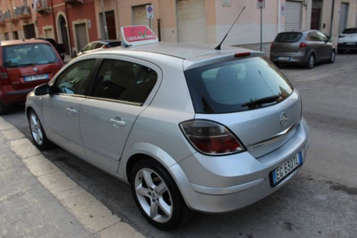 Opel Astra 1.7 CDTI 110CV 5 porte Cosmo (3)