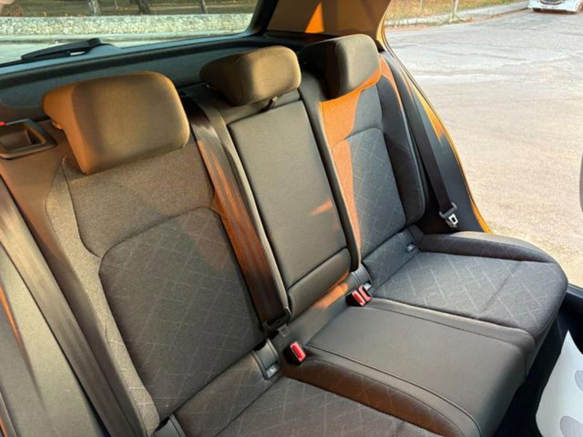 Volkswagen Golf Variant 2.0 TDI SCR DSG Life (18)