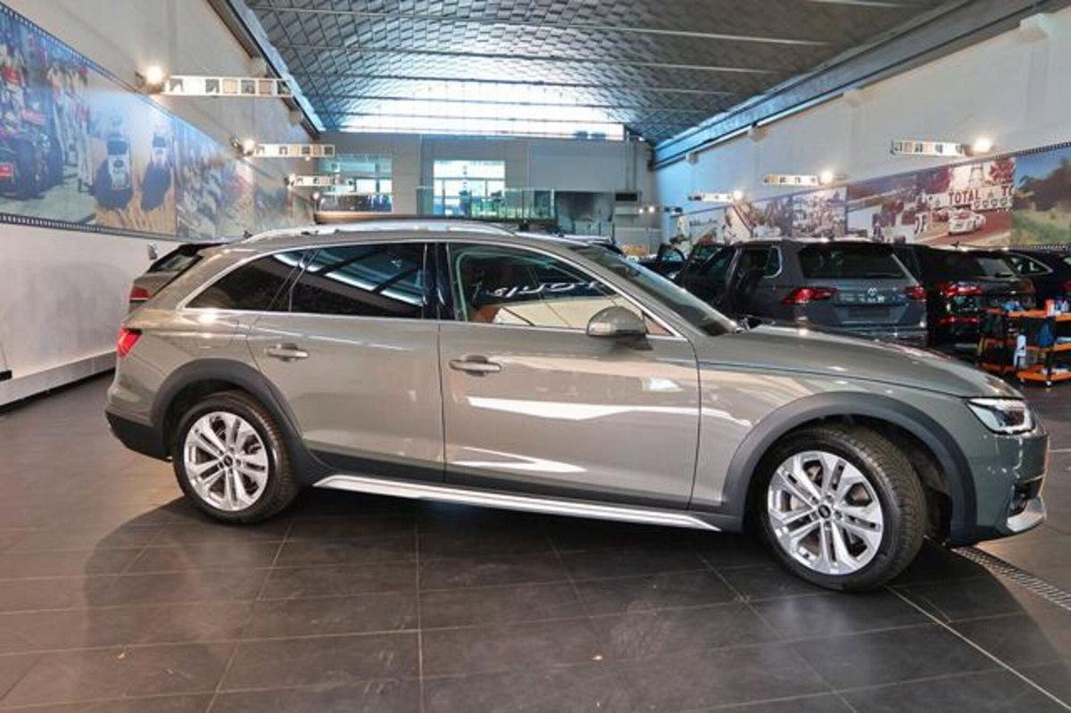 Audi A4 Allroad Allroad 40 2.0 tdi mhev Identity Contrast quattro 204cv s-tronic (10)