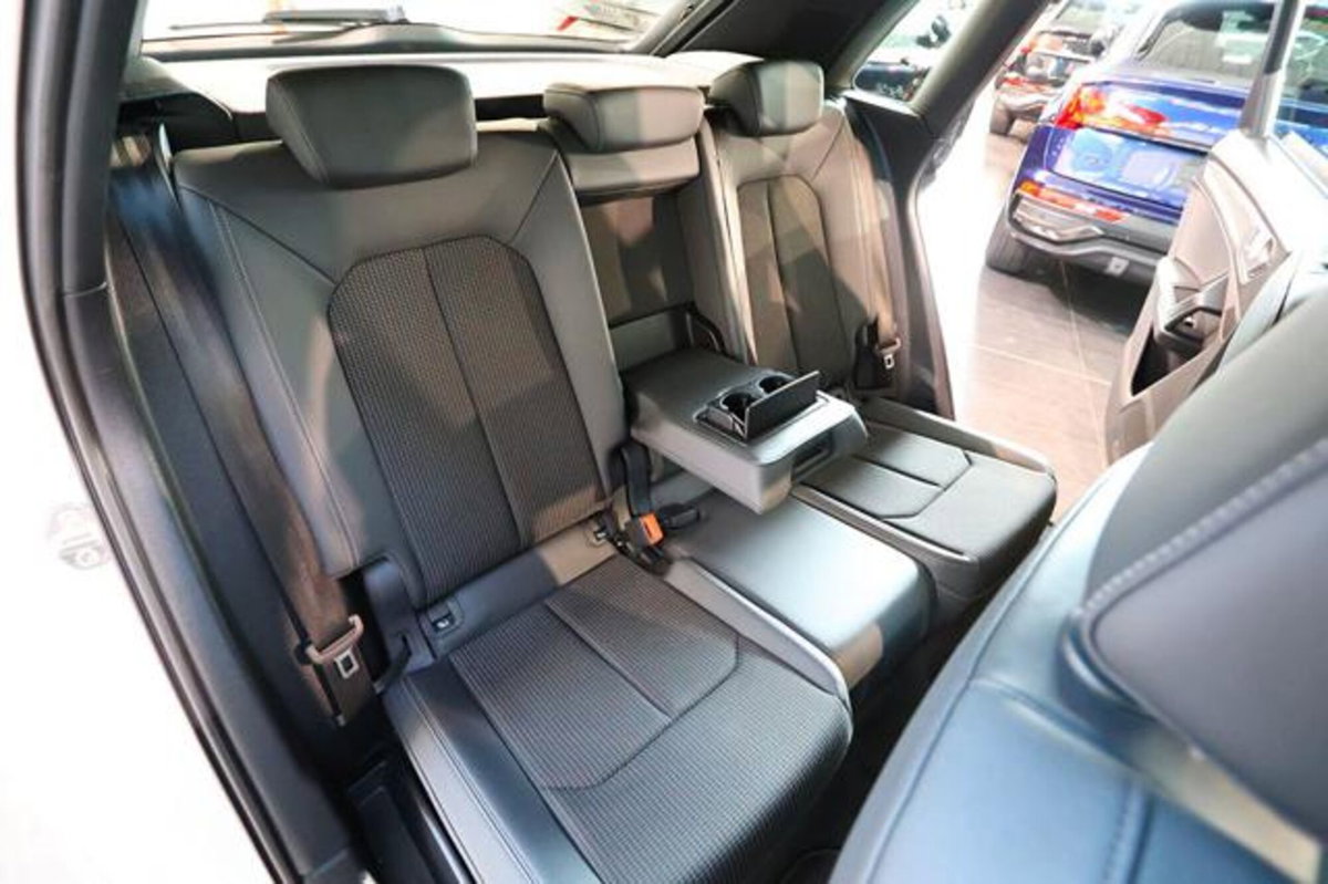 Audi Q3 35 2.0 tdi s-tronic (19)