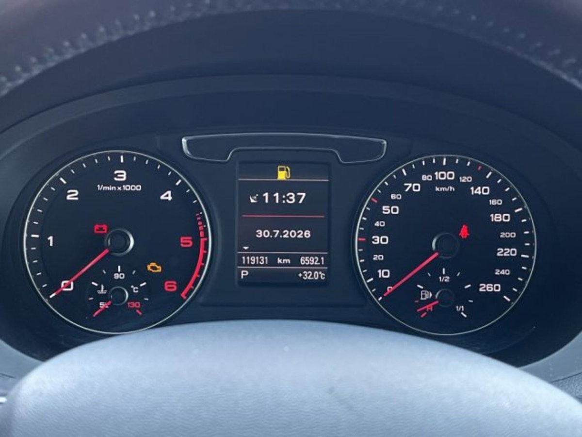Audi Q3 2.0 TDI 150 CV quattro (12)