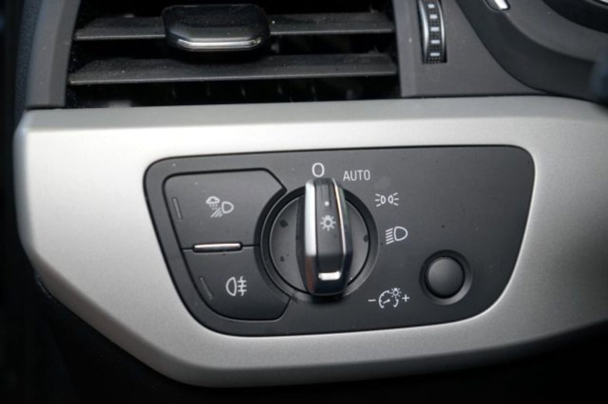 Audi A4 Avant 30 TDI/136 CV S tronic Business Advanced (14)