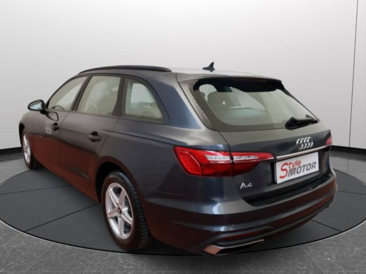 Audi A4 Avant 30 TDI/136 CV S tronic Business Advanced (16)