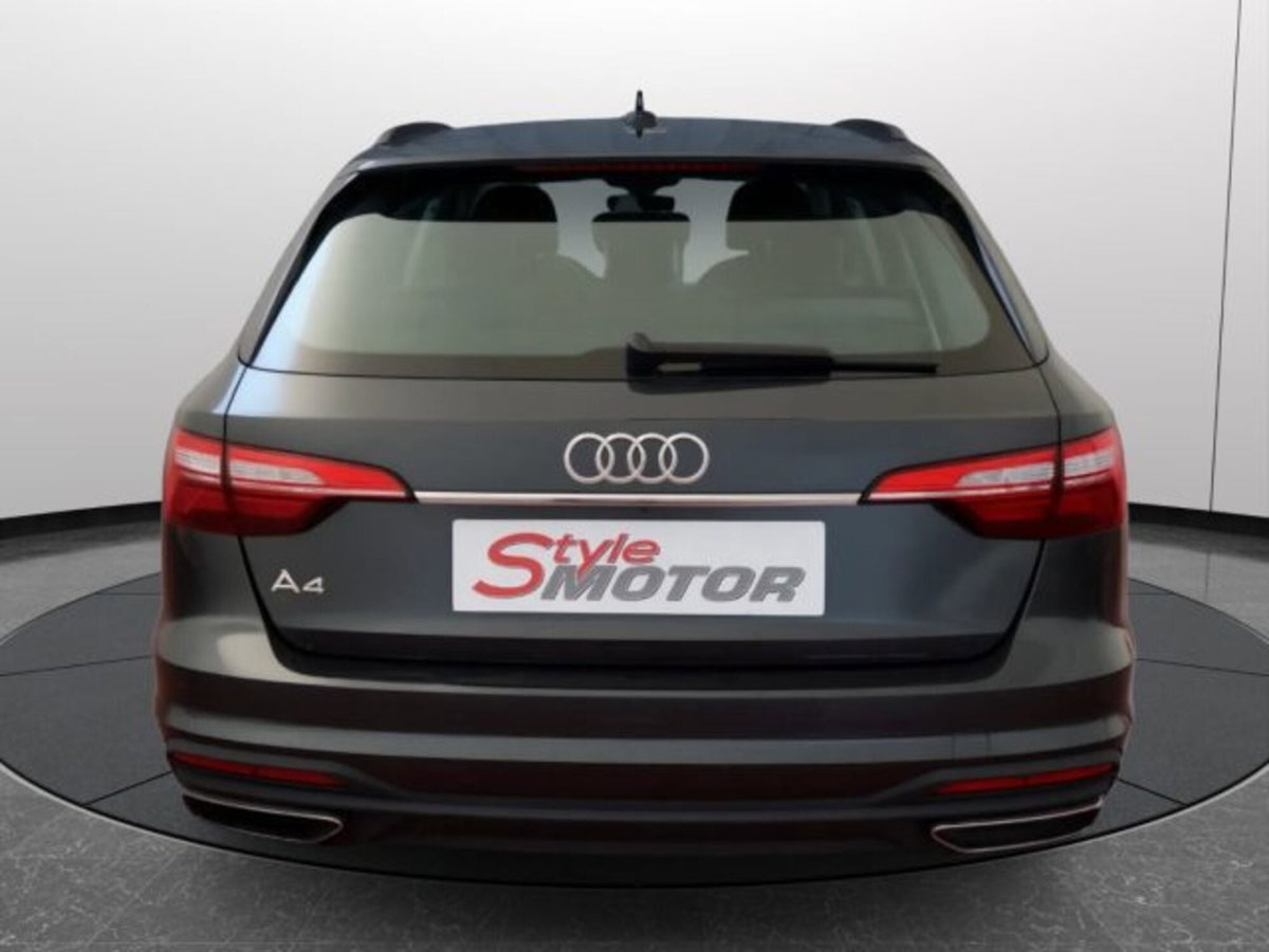 Audi A4 Avant 30 TDI/136 CV S tronic Business Advanced (17)