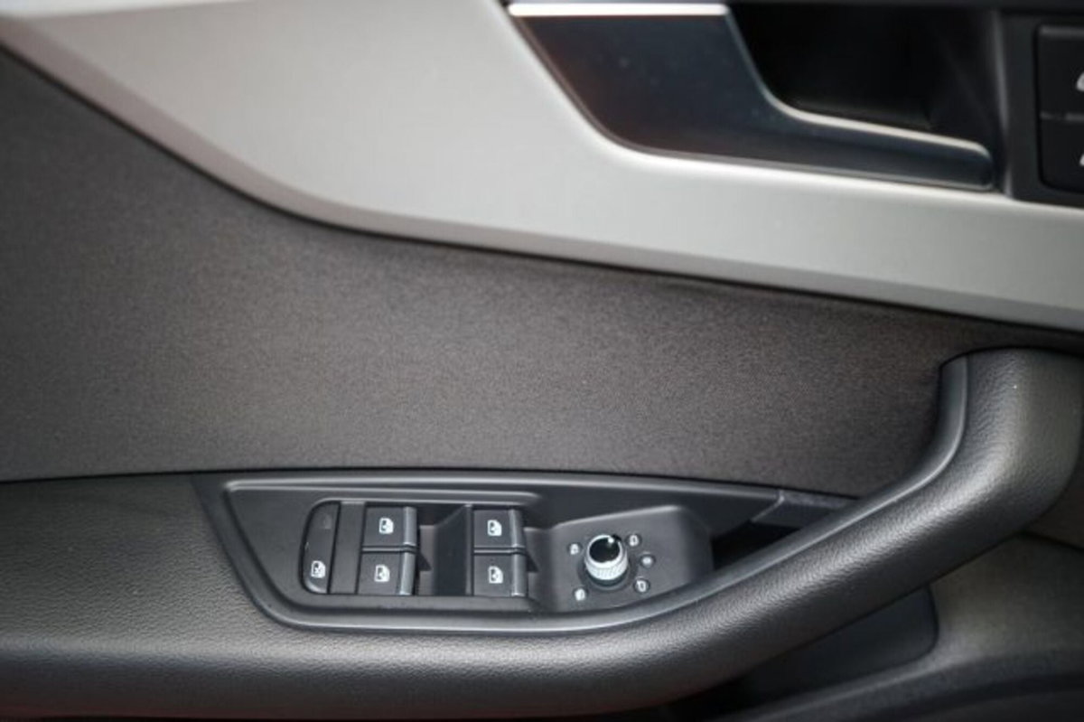 Audi A4 Avant 30 TDI/136 CV S tronic Business Advanced (18)