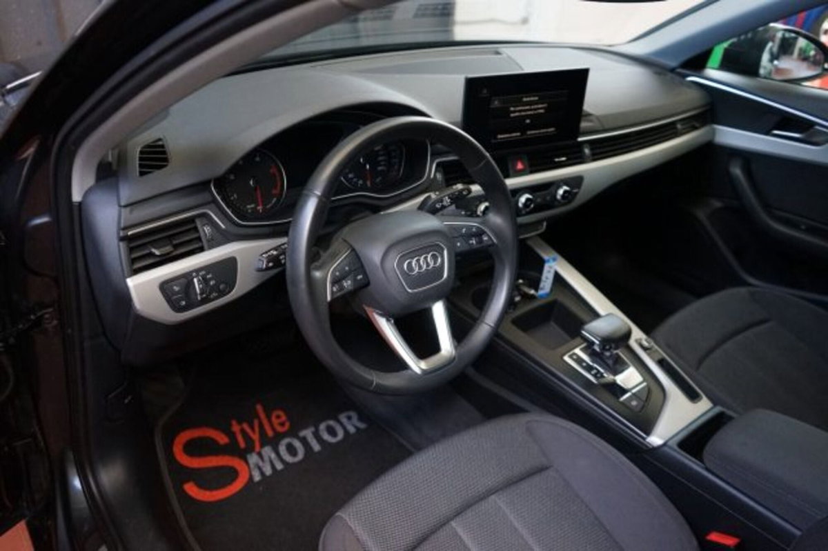 Audi A4 Avant 30 TDI/136 CV S tronic Business Advanced (6)