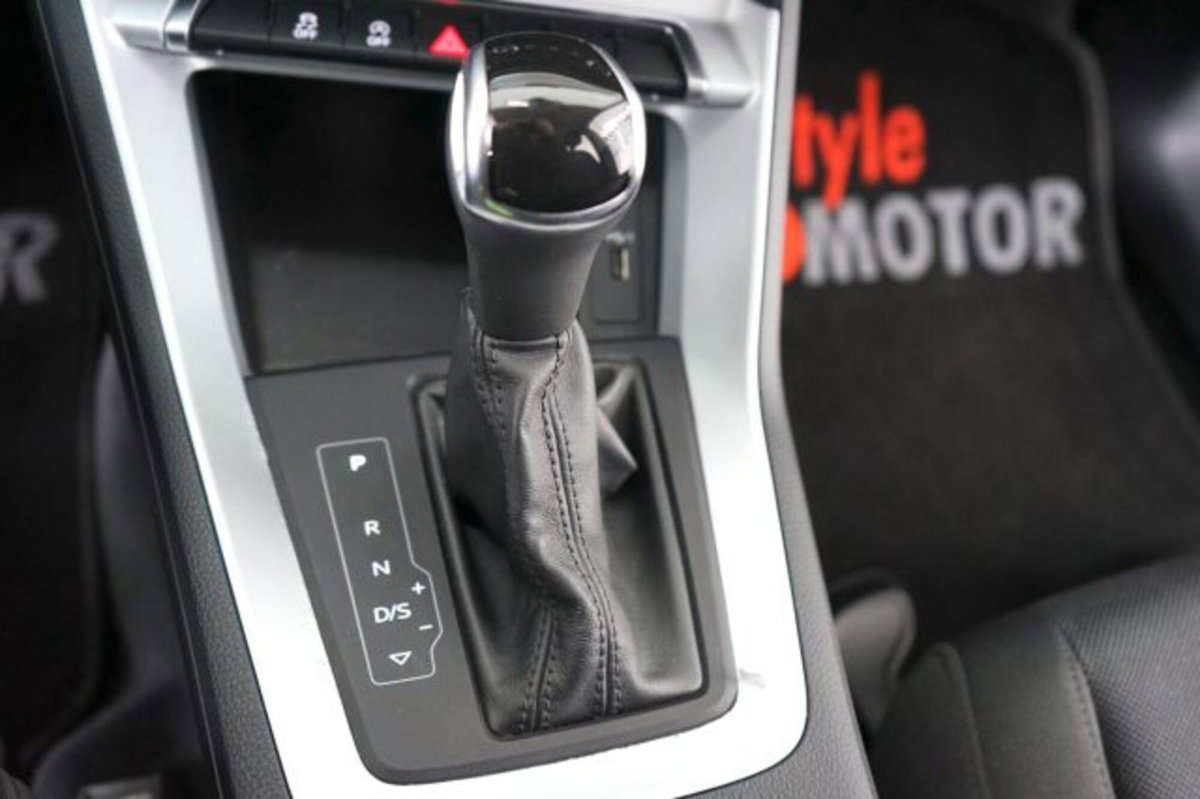 Audi Q3 35 TDI quattro S tronic Business (17)