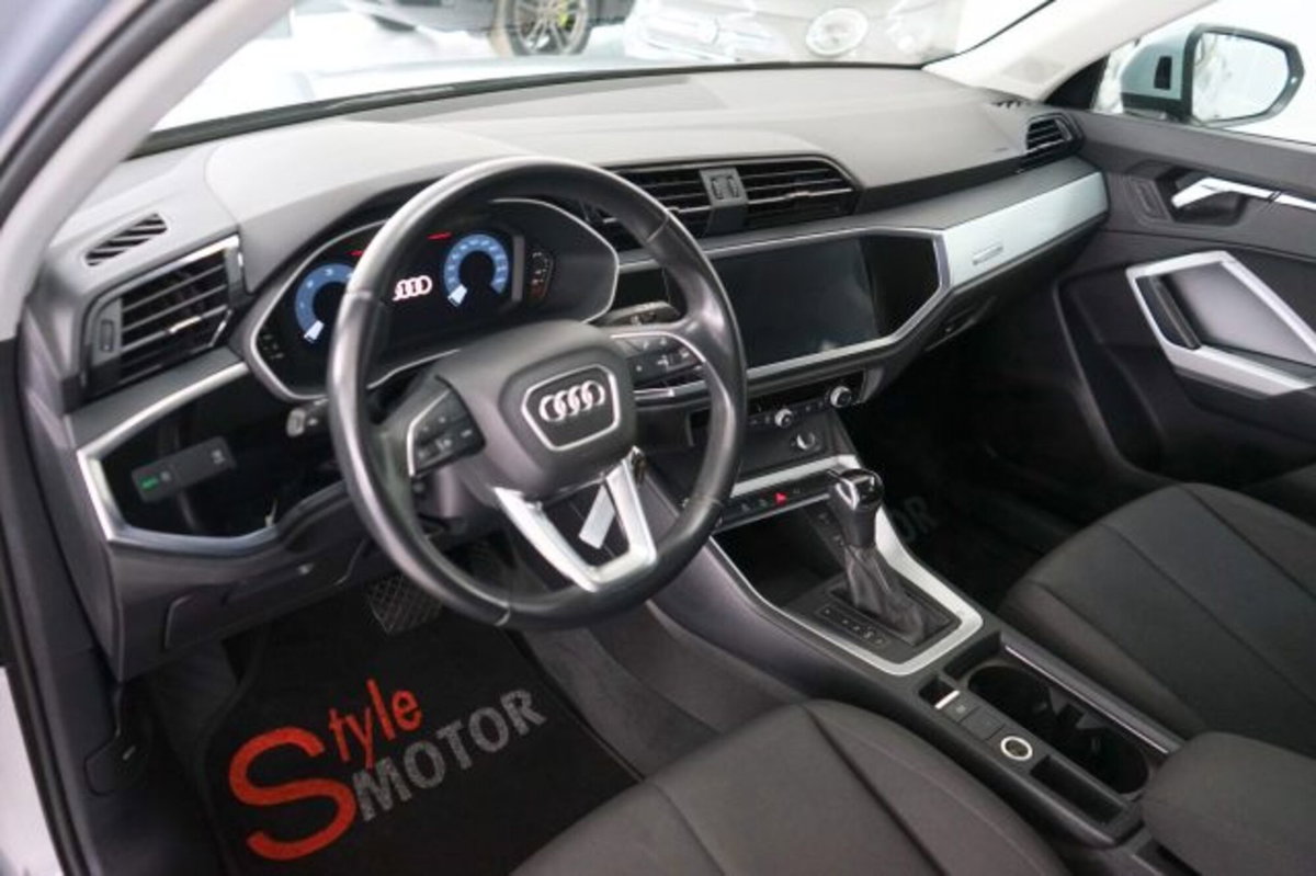 Audi Q3 35 TDI quattro S tronic Business (6)