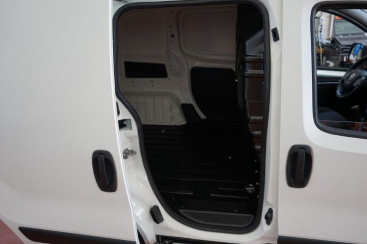 Fiat Fiorino 1.3 MJT 95CV Combi Semi SX (12)