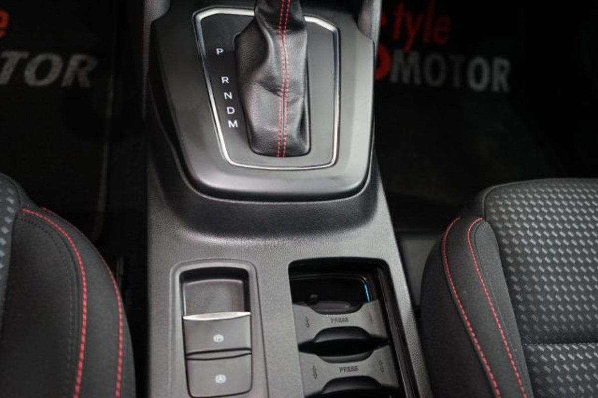 Ford Focus 1.0 EcoBoost Hybrid 125 CV Power. 5p. ST-Line Style (14)