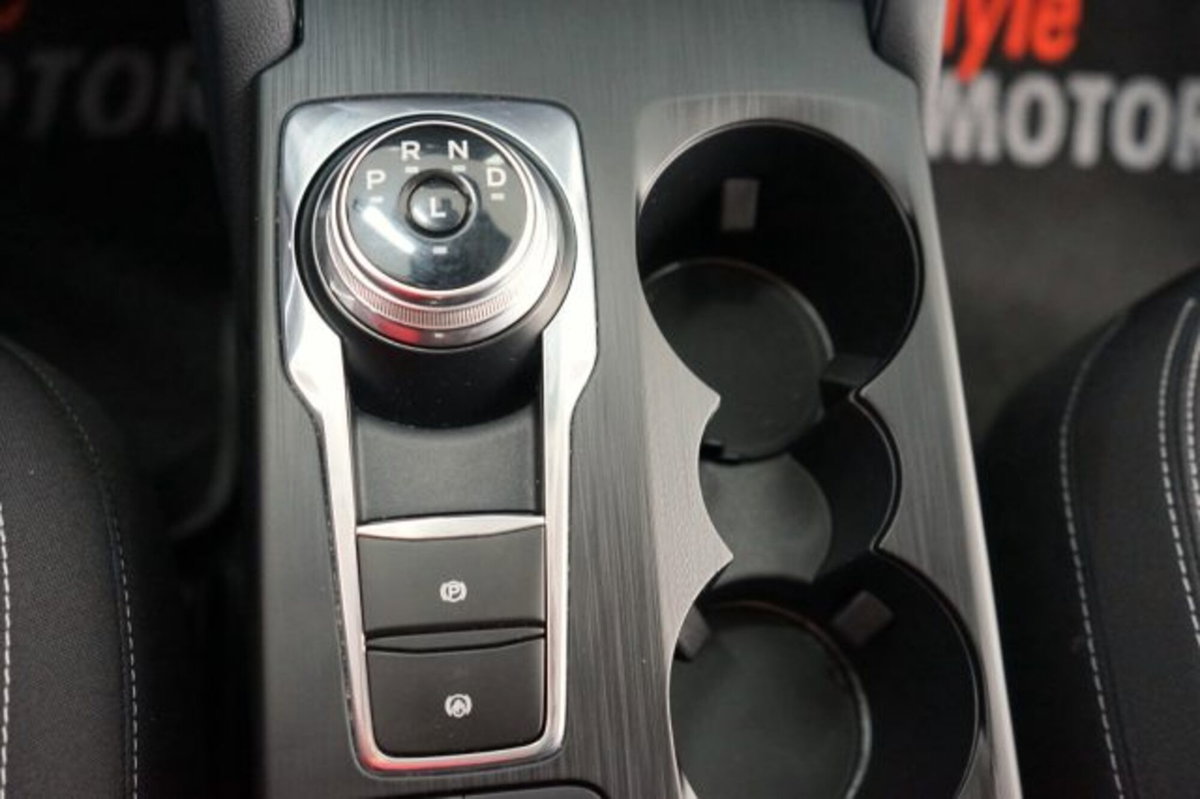 Ford Kuga 2.5 Full Hybrid 190 CV CVT 2WD ST-Line Design (9)